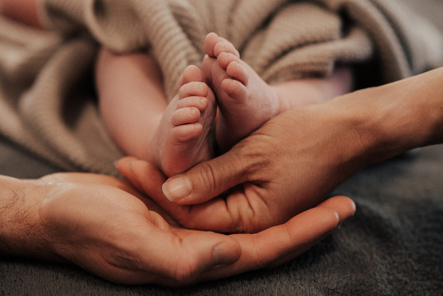 Neugeborenen und Babybauch Fotografie